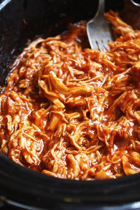 Easy Bbq Chicken, Shredded Bbq Chicken, Barbecue Chicken Recipe, Chicken Honey, Bbq Chicken Crockpot, Chicken Crockpot Recipes Easy, Bbq Chicken Recipes, Easy Bbq, Chicken Crockpot