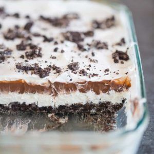 Oreo Layer Dessert, Pizza Sugar Cookie, Oreo Desserts, Glass Pan, Oreo Crust, Layered Desserts, Easy No Bake Desserts, Oreo Dessert, Bake Desserts