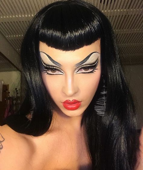 Kendall Jenner Halloween, Violet Chachki, Drag Queen Outfits, Drag Make-up, Drag Queen Makeup, Drag Makeup, Queen Makeup, Cool Makeup Looks, Creative Eye Makeup