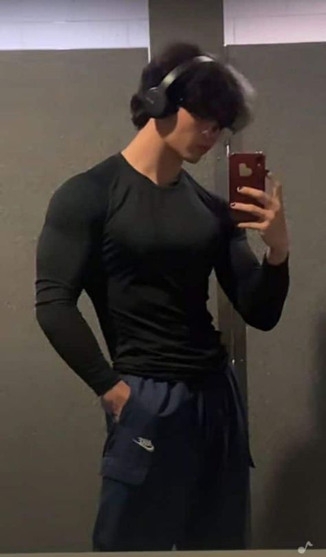 Fit Check Mirror Selfie Guys, Fit Man Aesthetic, Men's Gym Outfits, Gym Aesthetic Outfits Men, Tall Men Aesthetic, Tight Shirts Men, Outfits Gym Hombre, Aethetic Body, Gym Boys Aesthetic