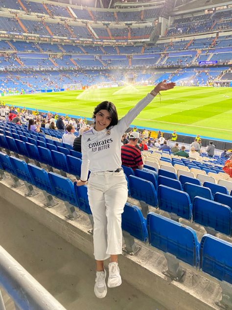 Real Madrid Wags, Real Madrid Shirt Outfit, Real Madrid Dress, Real Madrid Jersey Outfit, Real Madrid Outfit, Real Madrid T Shirt, Real Madrid Girl, Real Madrid Aesthetic, Wags Soccer