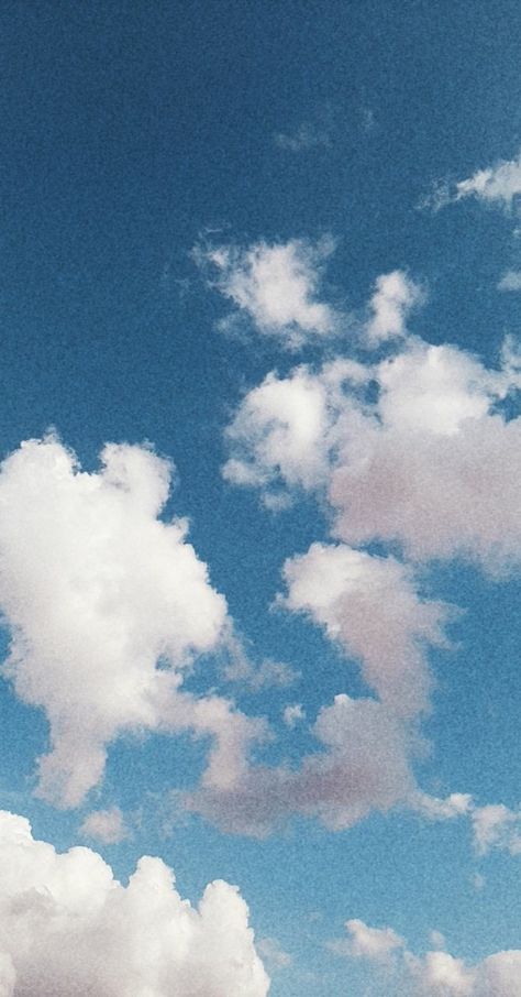 Aesthetic Grain Pictures, Retro Sky Background, Simple Landscape Background, Dreamy Background Aesthetic, Aesthetic Weather Pictures, Grain Wallpaper Aesthetic, Vintage Sky Aesthetic, Basic Background Aesthetic, Sky Vintage Aesthetic