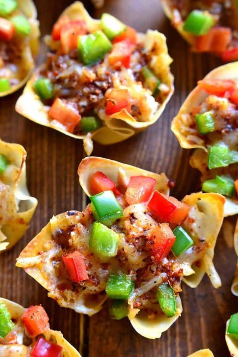 Chicken Wonton Cups, Chicken Appetizer, Chicken Appetizer Recipes, Savoury Finger Food, Chicken Wontons, Wonton Cups, Wonton Recipes, Southwest Chicken, Chicken Appetizers