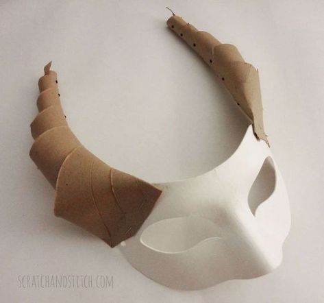 Diy Halloween Dekoration, Cardboard Mask, Make A Dragon, Dragon Halloween, Masque Halloween, Dragon Mask, Dragon Costume, Idee Cosplay, Cosplay Tutorial