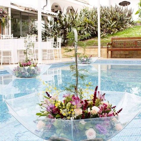 Floating Umbrellas Pool Decor, Floating Umbrellas Pool, Flowers In Umbrella, Umbrella Party Decorations, Umbrella In Pool, Bridal Shower Umbrella Ideas, Swimming Pool Wedding Decoration, Poolside Wedding Decor, Pool Decor Wedding