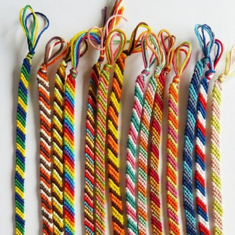 Cool Candy, Brazilian Bracelet, Chevron Friendship Bracelets, String Bracelet Patterns, Diy Friendship Bracelets Tutorial, Friendship Bracelet Patterns Easy, Cute Friendship Bracelets, Macrame Bracelet Patterns, Homemade Bracelets