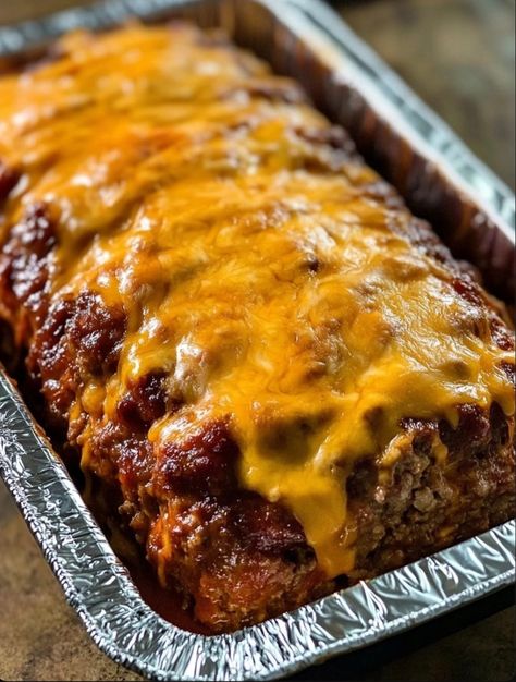 Health meal, low carbs meals, keto meal Cheesey Meatloaf, Southern Style Meatloaf, Meatloaf Recipe With Cheese, Cheesy Meatloaf, Hamburger Meals, Cheese Stuffed Meatloaf, Bacon Chowder, Classic Meatloaf Recipe, Classic Meatloaf