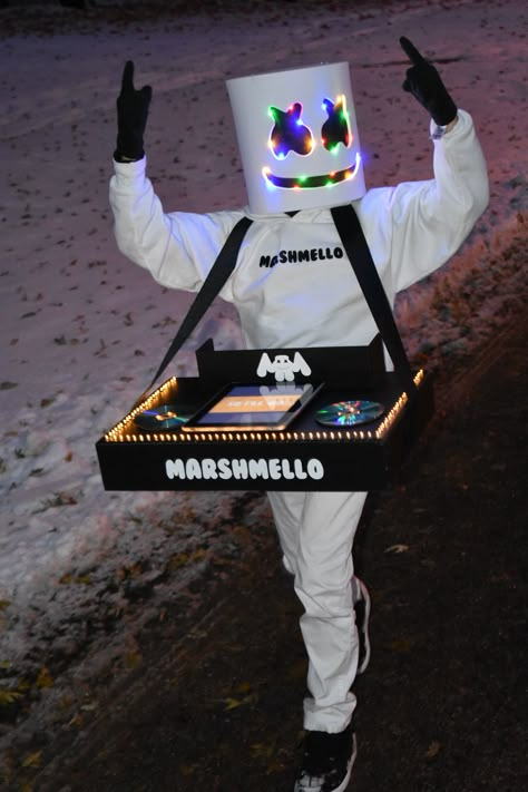 Marshmellow Dj Costume Diy, Diy Marshmello Costume, Dj Costume For Kids, Marshmallow Costume Kids, Dj Marshmello Party Ideas, Dj Marshmello Costume, Marshmallow Halloween Costume, Marshmello Costume, Marshmallow Costume