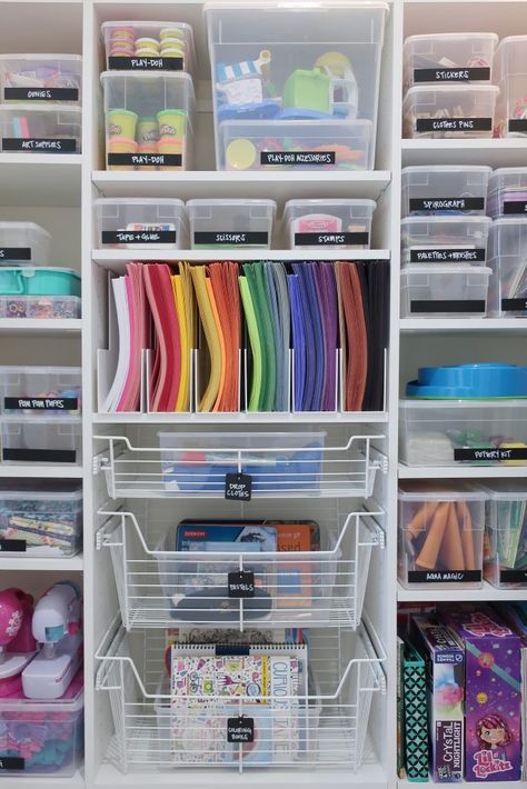 Organize Craft Supplies Bookshelf, Toy Drawer Organization, Kids Craft Storage Ideas, The Home Edit Playroom, Craft Cabinet Organization, Stationary Cupboard, Secret Playroom, Guest Closet, Homeschooling Organization