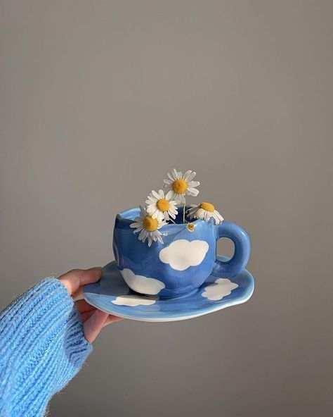 Faceless Photos, Sky E, Cup Crafts, Instagram Ideas Post, Autumn 2023, Girly Art Illustrations, Coffee Love, Girly Art, Cute Mugs