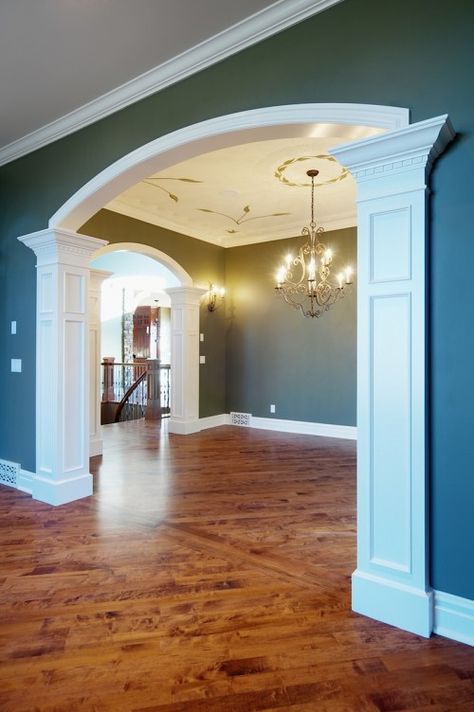 archways and moldings Archways In Homes, Veranda Interiors, Archway Decor, Trendy Door, Interior Columns, Traditional Dining Rooms, Dining Room Remodel, Door Gate Design, House Arch Design