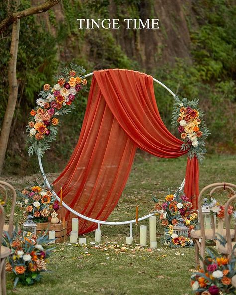 Circle Wedding Arch, Backdrop Purple, Orange Wedding Decorations, Wedding Arch Decor, Orange Wedding Themes, Decoration Buffet, Flower Swag, Arch Decor, Orange Wedding Flowers