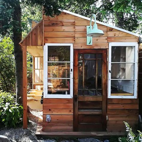 She Shed Art Studio, Mini Chalet, Tiny Houses For Rent, House Dream, Cob House, Shed Homes, She Sheds, Small Cabin, Tiny Homes