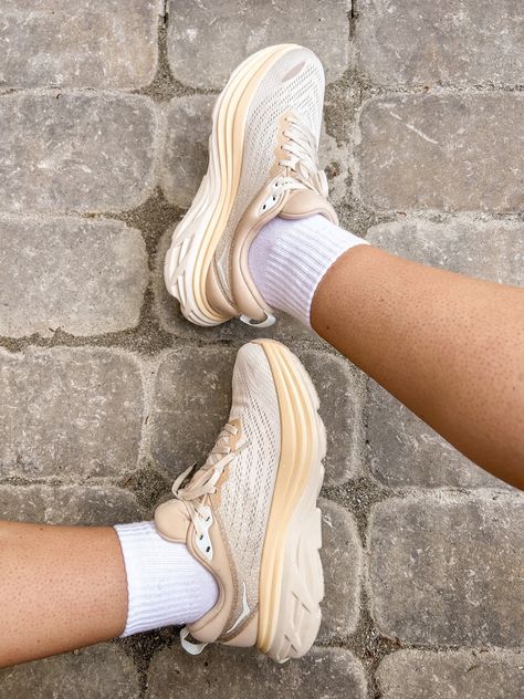 Hoka Bondi 8 Outfit, Hoka Bondi 8 Women Outfit, Inspo Collage, Hoka Bondi 8, Pretty Sneakers, Hoka Shoes, Summer Style Guide, Shoe Women, Workout Essentials