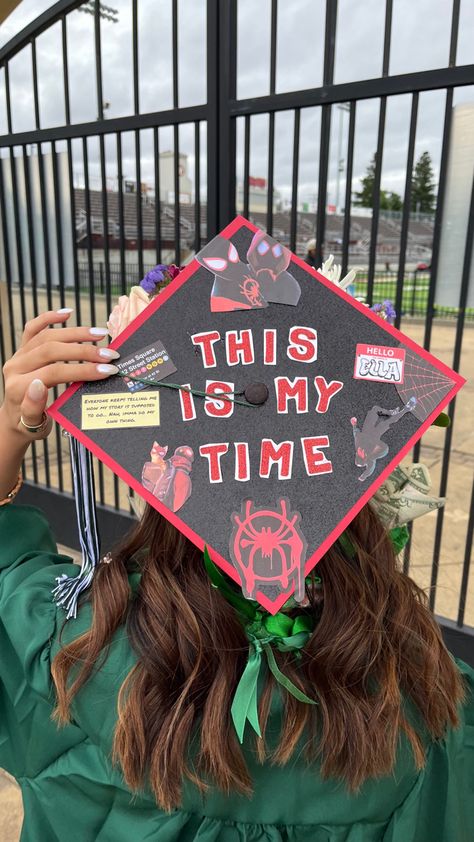 Spiderverse Graduation Cap, Spiderman Senior Crown, Cap Decoration Graduation Spiderman, Miles Morales Grad Cap, Spider Man Cap Graduation, Graduation Caps Aesthetic, Miles Morales Graduation Cap, Batman Grad Cap, Httyd Graduation Cap