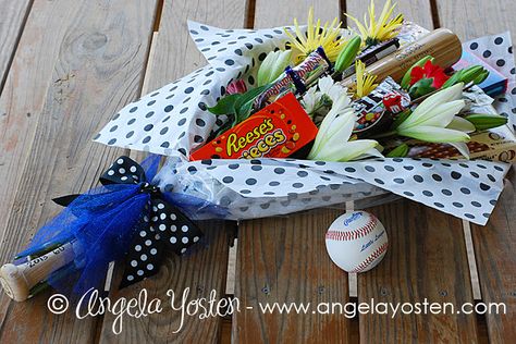 Baseball Coach Bouquet and Bucketsby Angela Yosten. http://www.angelayosten.com Baseball Tickets, Team Mom Baseball, Softball Coach Gifts, Baseball Buckets, Softball Party, Softball Crafts, Senior Softball, Baseball Crafts, Softball Season