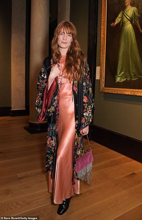 Florence Welch Style, Florence Fashion, Look Boho Chic, Pink Satin Dress, Florence Welch, Moda Boho, National Portrait Gallery, Portrait Gallery, Hippie Outfits