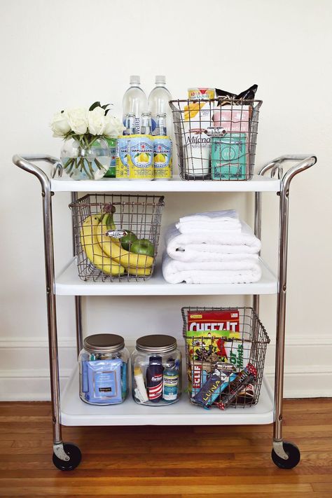 Create a fun cart for overnight guests with snacks and extra toiletries Guest Room Essentials, Ideas Para Organizar, Spare Bedroom, Overnight Guests, Beautiful Mess, Spare Room, Room Essentials, Guest Suite, Guest Bedrooms