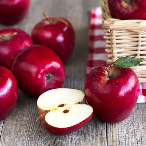 15 New Types of Apples You Should Be Buying Red Apple Photography, Apple Aesthetic Fruit, Apple Tart Recipes, Dump Cake Apple, Cake Recipes Apple, Apple Crumble Recipes, Dessert Reference, Apples Aesthetic, Apple Charcuterie Board