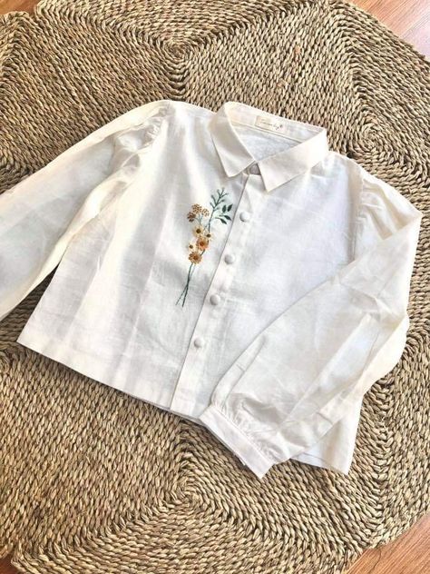 White Shirt Embroidery Ideas, Emboirdery Pattern, Emboirdery Ideas, Hand Embroidered Clothes, Diy Embroidery Shirt, Cotton Tops Designs, Cl Fashion, Pola Bordir, Simple Kurta Designs