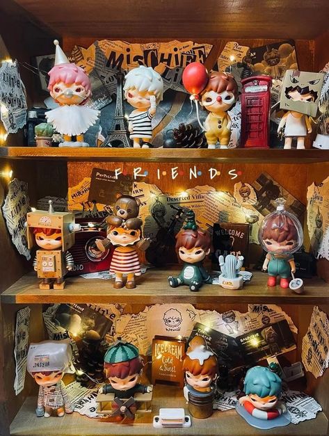 Hirono Little Mischief, Figurine Display, Halloween Mystery, Toy Display, Gaming Room Setup, Doll Display, Clay Art Projects, Room Makeover Inspiration, Blind Box