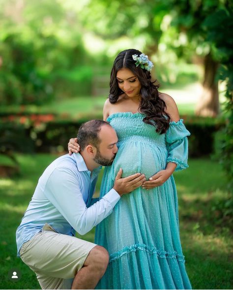 Pre Pregnancy Photoshoot, Couple Maternity Poses, Maternity Photography Dress, Baby Bump Photoshoot, Maternity Studio Photoshoot, Funny Maternity, Maternity Dresses Photography, Maternity Photography Poses Outdoors, Cute Pregnancy Pictures