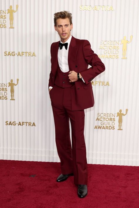 Sag Awards 2023, Winter Wedding Outfits, Burgundy Tuxedo, Us Actress, Jennifer Coolidge, Jeremy Allen White, Rooney Mara, Brendan Fraser, Wedding Outfit Men