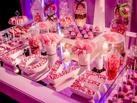 Valentine Sweet 16 Party Ideas, Sweet 16 Sweets Table, Pink Candy Table Ideas, Sweet 16 Food Table, Pink Snacks For Party, Sweets For Wedding, Pink Party Aesthetic, Pink Candy Table, Candy Table Ideas