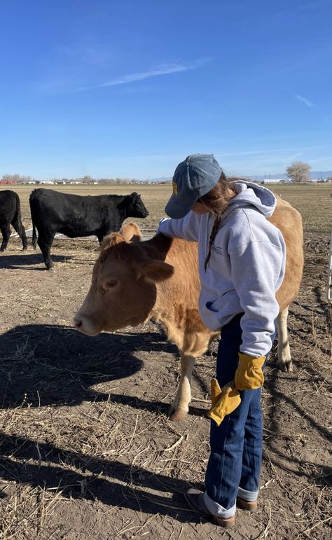 Farm Fits Aesthetic, Working On The Farm Outfits, Farm Outfits Aesthetic, Dream Life Country, Farm Husband, Farm Work Outfit, Country Lifestyle Aesthetic, Farming Outfits, Country Lifestyle Farm Life