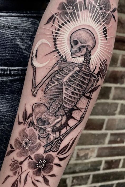 Tattoo For Artistic People, Antique Tattoo, Moon Skull, Tattoos 2024, 42 Tattoo, Feminine Skull Tattoos, Skeleton Tattoos, Gothic Tattoo, Leg Sleeve