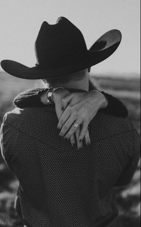 Western Wedding Couple Photos, Engagement Photo Poses With Cowboy Hat, Classy Country Engagement Photos, Rodeo Engagement Pictures, Rustic Western Engagement Photos, Country Couple Engagement Pictures, Farm Style Engagement Photos, Engagement Pictures With Cows, Wedding Photos Country