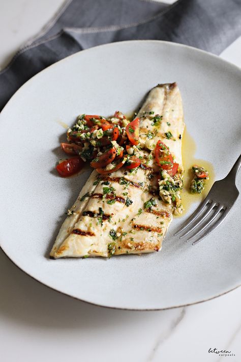 Branzino Fillets Recipe, Bronzino Fish Recipe, Branzino Recipe, Fall Grilling, Filet Recipes, Gastronomic Food, Bbq Fish, Fish Tacos Recipe, Fish Dinner