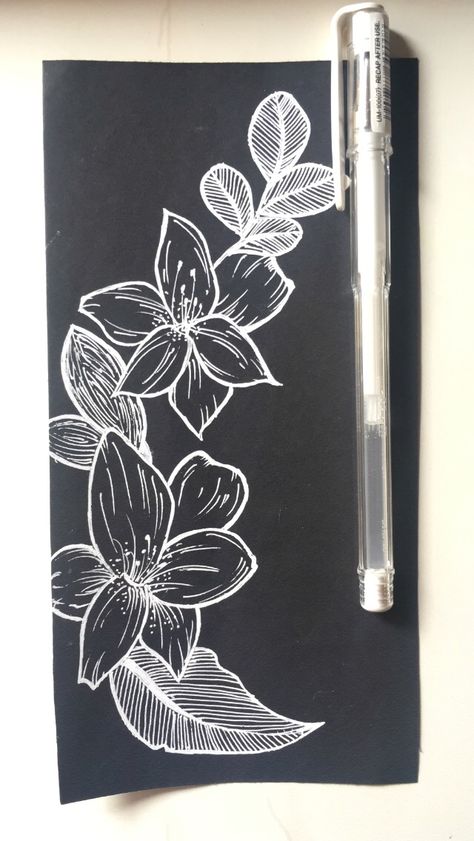 White Pen Art On Black Paper Easy, Drawing On Black Paper With White Pen, Black Paper White Pencil Drawing, Black Notebook Drawing, Black Bookmark Ideas, Scrapbook Ideas Black Paper, White Pencil Drawing On Black Paper Easy, Sketchbook Cover Ideas Easy, Black Sketchbook Cover Ideas