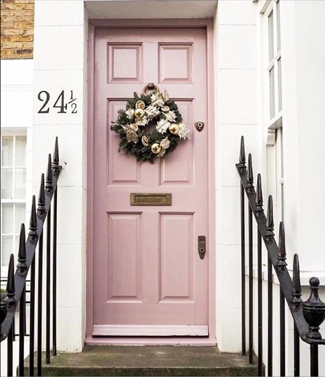 In love with this mauve door with door knocker and mail slot!  The wreath is amazing! Bold Front Door, Pink Front Door, Door Inspiration, Pink Door, Front Door Colors, Door Color, Beautiful Doors, Painted Doors, House Entrance