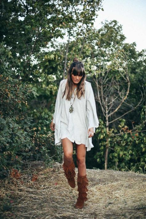 Minnetonka Moccasins Outfit, Moccasins Outfit, Ugg Fashion, Boots Luxury, Minnetonka Moccasins, Mode Boho, Outfit Inspiration Fall, Dress Outfit, Casual Street Style