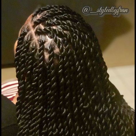 Knotless Senegalese Twist, Knotless Box Braids Medium Color, Knotless Box Braids Medium, Box Braids Medium, Braids Medium, Senegalese Twist Braids, Senegalese Twist Hairstyles, Knotless Box Braids, Medium Brown Hair