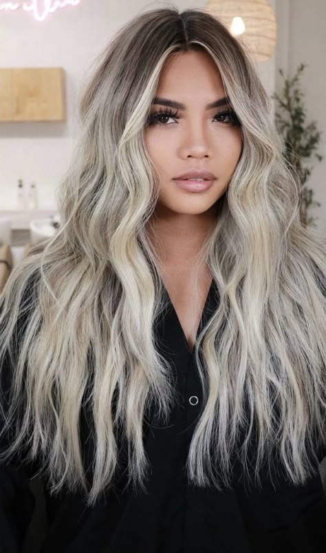 Blonde And Dark Brown Balayage, Black Root Smudge Blonde, Blonde Balayage Round Face, Shadow Root Balayage Blonde, Root Smudge Icy Blonde, Platinum Blonde Hair Balayage Dark Roots, Shadow Root Blonde Long Hair, Shadow Root Blonde Dark Roots, Silvery Blonde Hair With Dark Roots