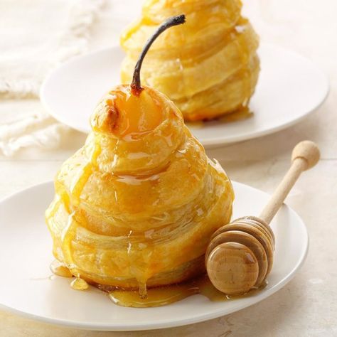 Honeyed Pears in Puff Pastry Gastronomische Desserts, Puff Pastry Recipes Savory, Pear Dessert, Puff Pastry Desserts, Pear Tart, Cake Mug, Pastry Recipe, Pear Recipes, Tart Recipe