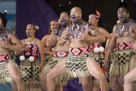 The Haka is the traditional dance form of the Māori of New Zealand. It is a posture dance performed by a group with vigorous movements and stamping of feet, all done with a rhythmically shouted accompaniment. Haka are not exclusively war dances, nor are they only performed by men. Some are performed by women, mixed groups, and some by children. Haka are performed for various reasons: for amusement, as a hearty welcome to distinguished guests, or to acknowledge great achievements or occasions. Maori Tribe, Polynesian Dance, Maori People, Bay Of Plenty, Māori Culture, Types Of Dancing, Polynesian Culture, Traditional Dance, Dance Photos