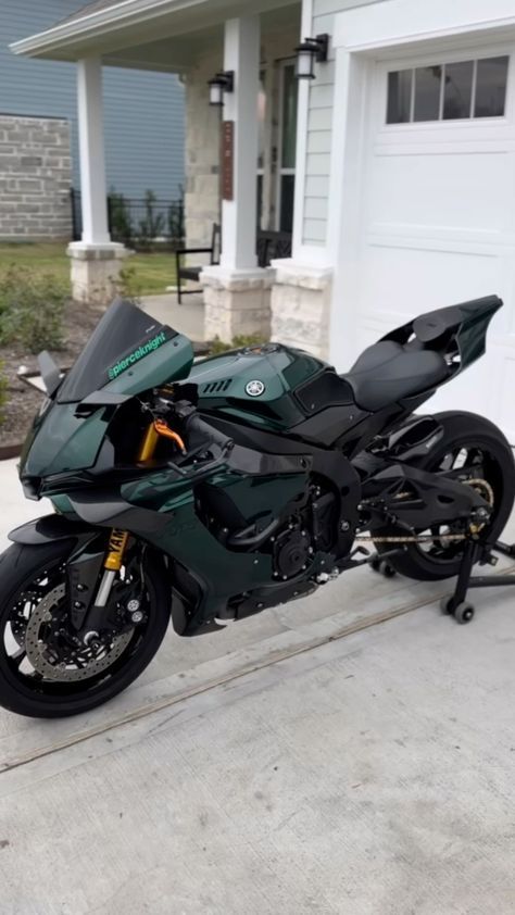 Super Sport Motorcycles, Street Bike Aesthetic, Riding Motorcycle Aesthetic, Dark Green Motorcycle, Custom Sport Bikes Motorcycles, R3 Motorcycle, Coolest Motorcycles, Matte Motorcycle, 50cc Motorcycle