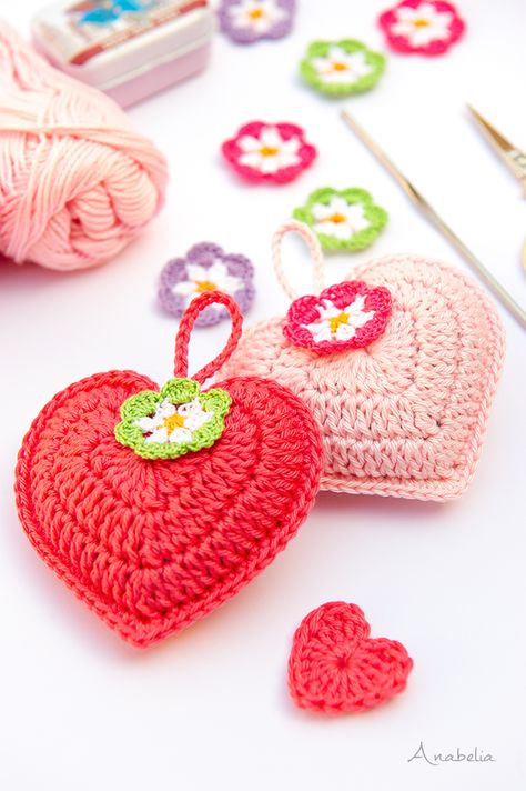 Free Heart Crochet Pattern, Crochet Valentine Patterns, Vintage Coasters, Quick Crochet Projects, Crochet Hearts, Crochet Snowflake Pattern, Crocheted Patterns, Crochet Heart Pattern, Shrug Pattern