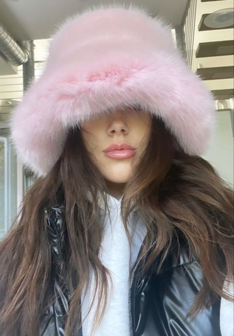 Fluffy Hat Aesthetic, Fuzzy Hat, Fluffy Hat, Fur Outfit, Bucket Hat Outfit, Fuzzy Bucket Hat, Cool Kids Clothes, Black Femininity, Cold Weather Fashion