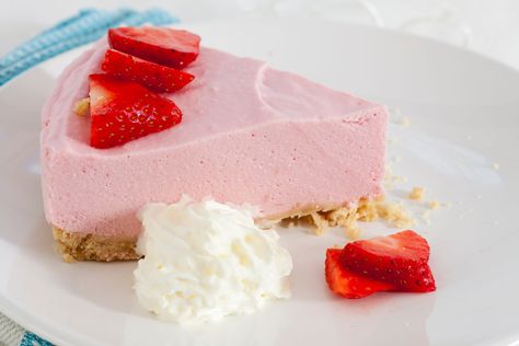 If you love strawberry desserts, and need more healthy snacks,, dessert recipes or low calorie recipes, try this amazing No Bake Strawberry Mousse Pie! The strawberry mousse filling is so fluffy and high, it's the perfect addition to a healthy eating plan. Strawberry Mousse Pie, Strawberry Mousse Filling, Mousse Filling, Strawberry Things, Mousse Pie, Gluten Free Crust, Strawberry Mousse, Unflavored Gelatin, Diet Desserts