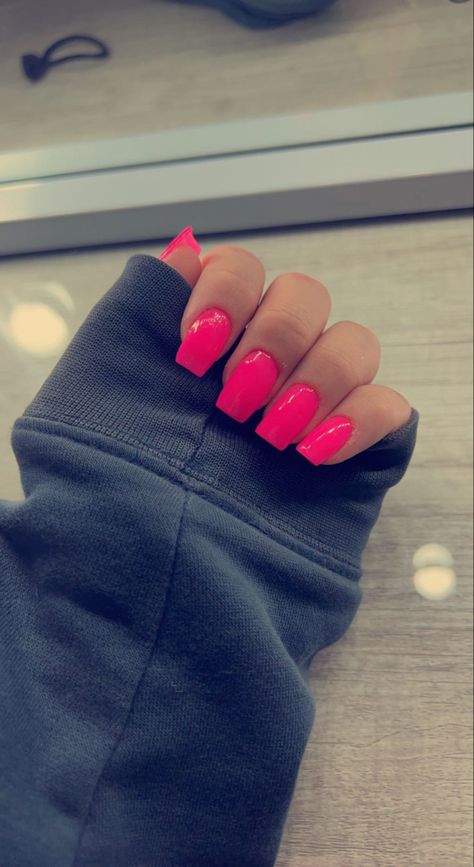 Hot Pink Nails Square Medium, Square Acrylic Nails Plain Color, Cute Solid Color Acrylic Nails, Short Gel Nails Bright Colors, Nail Ideas Basic Colors, Short Coffin Hot Pink Nails, Short Square Acrylic Nails Plain Color, Dark Pink Nails Acrylic Short, Nails Acrylic Single Color