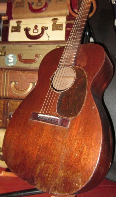 Old Acoustic Guitar Aesthetic, How To Learn Guitar, Custom Acoustic Guitars, Guitar Aesthetic, Learning Guitar, Martin Guitar, Somebody Else, Guitar Collection, Guitar Gear