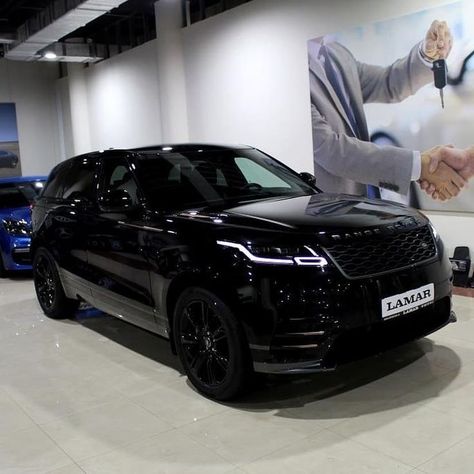 range rover Velar #blackrangerover #rangerover #car #dreamcar Black Range Rover, Carros Suv, Dream Cars Range Rovers, Wallpaper Hippie, Range Rover Black, Tmax Yamaha, Luxe Auto's, Aventador Lamborghini, Luxury Cars Range Rover