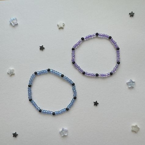 matching handmade beaded purple and blue bracelets ! ⋆. ݁⭒ #beadedjewelry #handmadejewelry #jewelry . Handmade Matching Bracelets, Purple Beads Bracelets, Matching Beads Bracelets, Blue Bracelets, Matching Couple Bracelets, Purple Beaded Bracelets, Wire Jewelry Patterns, Purple Bracelet, Gelang Manik