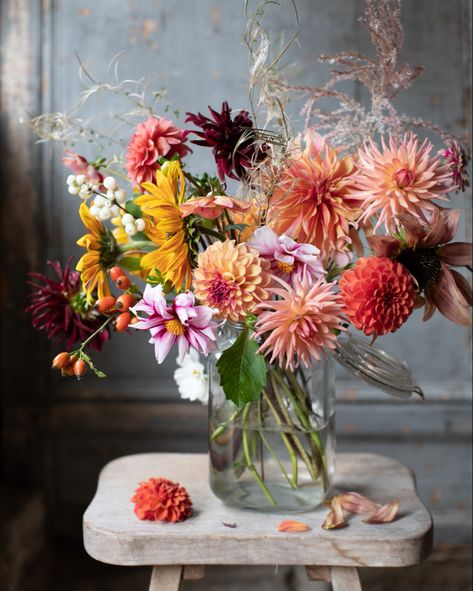 A colourful bouquet of dahlias and sunflowers #falldecor Dahlia Bouquet, Bouquets Of Flowers, A Bunch Of Flowers, Flower School, Bouquet Arrangements, Floral Photography, Dahlia Flower, Bunch Of Flowers, Arte Floral