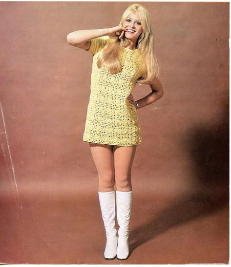 0731460a8a5ce1626210cbf4385ae0efdesc45986058ri 70s Fashion Hippie, Crochet Short Dresses, 70s Mode, 60’s Fashion, Style Année 60, Knitting Fashion, Summer Shift Dress, 60s 70s Fashion, 60s And 70s Fashion