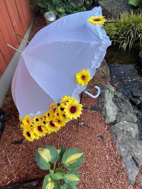 Umbrella Decorations Creative, Sunflower Umbrella, Bridal Umbrella, Mehendi Decor, Umbrella Decorations, Wedding Crafts Diy, Random Inspiration, Wedding Crafts, Dance Dresses